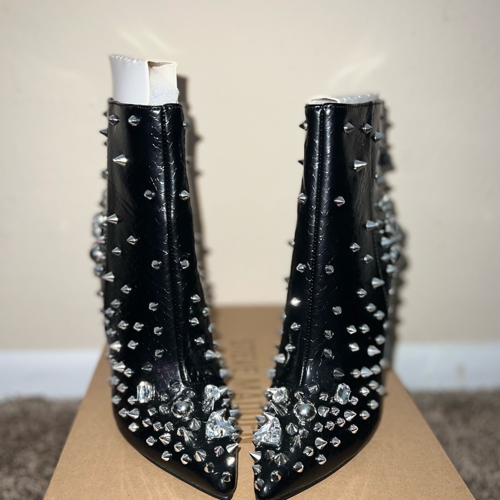 7.5 Steve Madden Viceroy Booties. Stylish booties with slots of stone details.